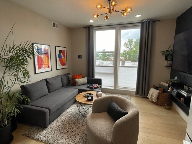 Foto del edificio - 1028 Bladensburg Rd NE