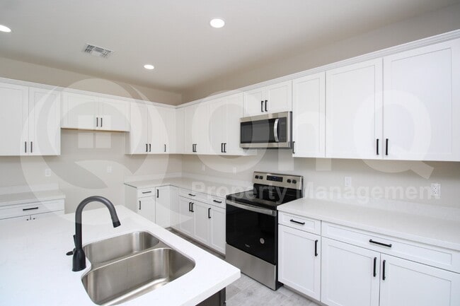 Building Photo - 10952 W Guaymas Dr