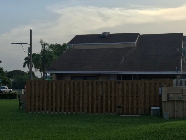 Foto del edificio - 8371 SW 148th Pl
