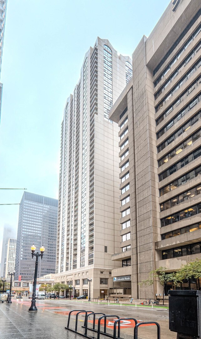Building Photo - 200 N Dearborn St