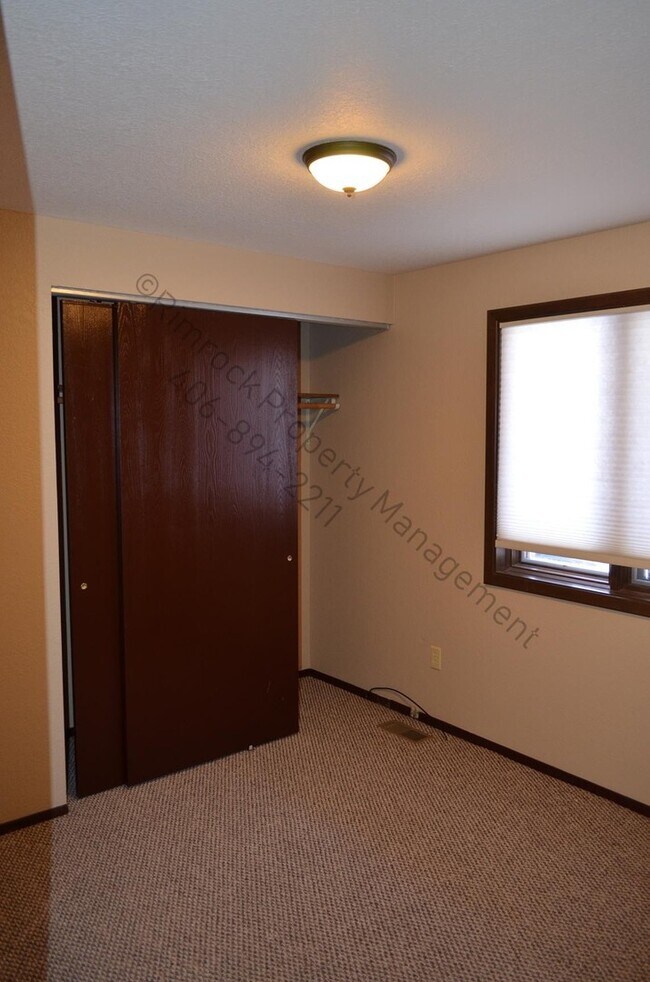 Foto del edificio - This beautifully maintained 3-bedroom, 2-b...