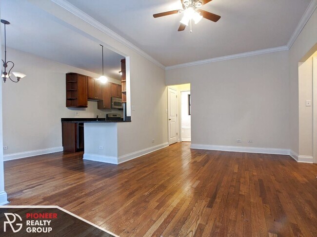 Foto del edificio - 736 W Addison St