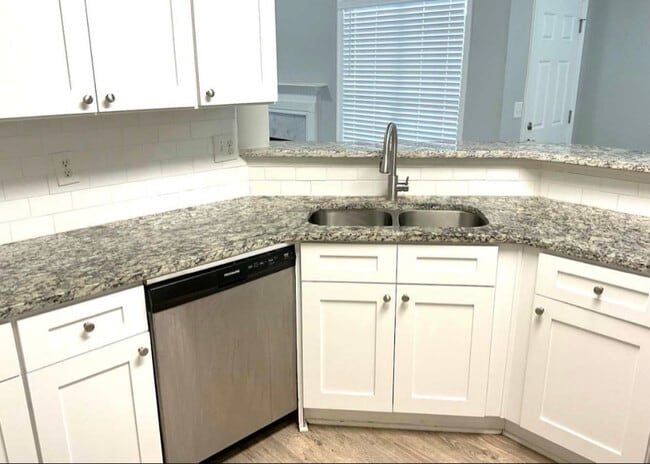 Building Photo - 234 Yardsley Dr