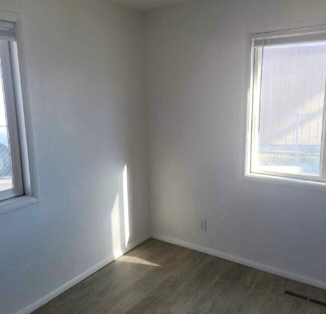 Foto del edificio - 1536 Laurel Ave