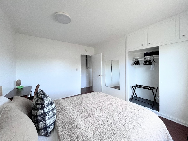 Building Photo - 1051 W 170th St