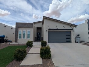 Building Photo - 12325 Desert Pine Ave