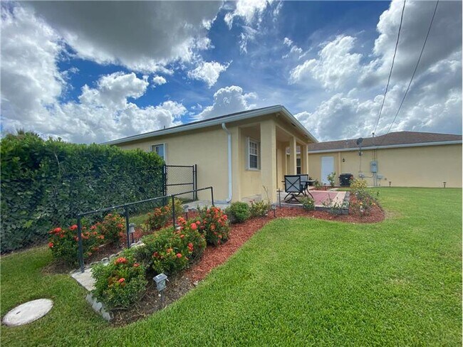 Foto del edificio - 18884 41st Rd N