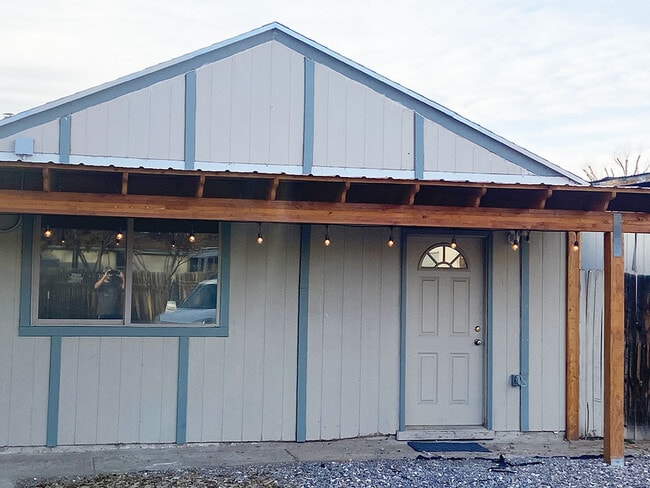 Exterior - 318 N Monterey Ave