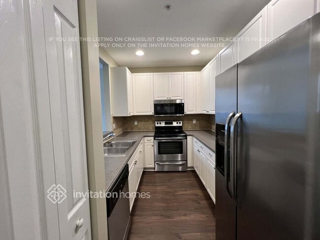 Building Photo - 4110 Greenway Dr