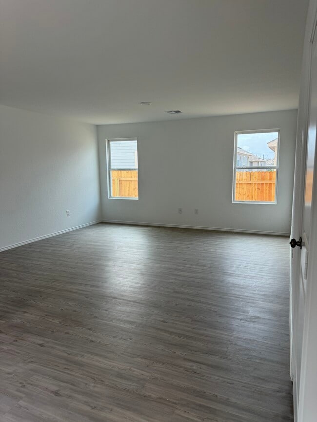 Building Photo - 13548 Barton Cv