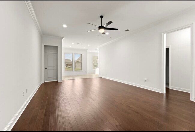 Foto del edificio - 9883 Richford Dr