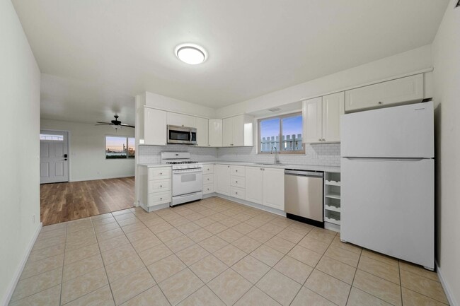 Building Photo - 2039-41 Bonita St