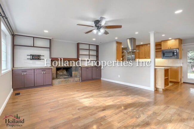 Building Photo - 2127 SE 54th Ave