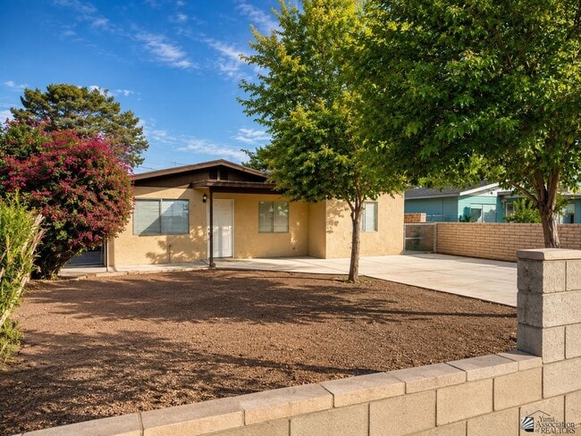 Building Photo - 723 N Musgrove Ave