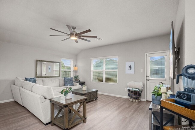 Building Photo - 3 Bedroom/2 Bath Potranco Run Subdivision