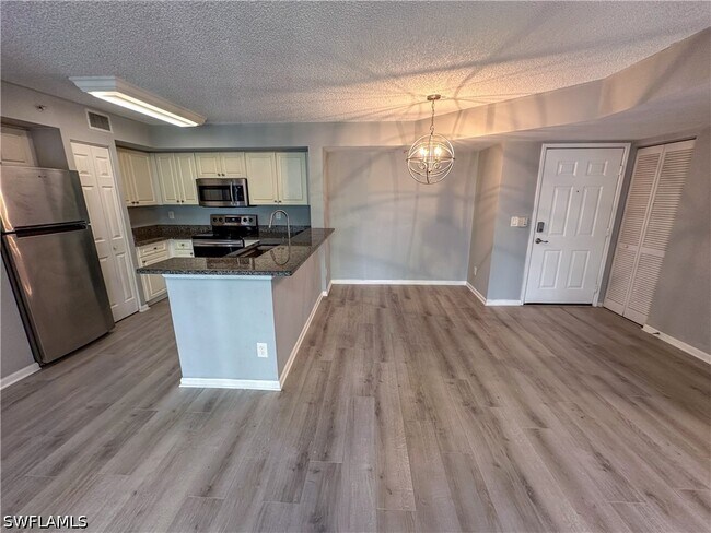 Foto del edificio - 1250 Wildwood Lakes Blvd