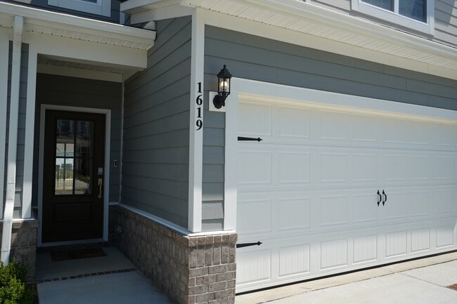 Building Photo - 1619 Manuka Ln