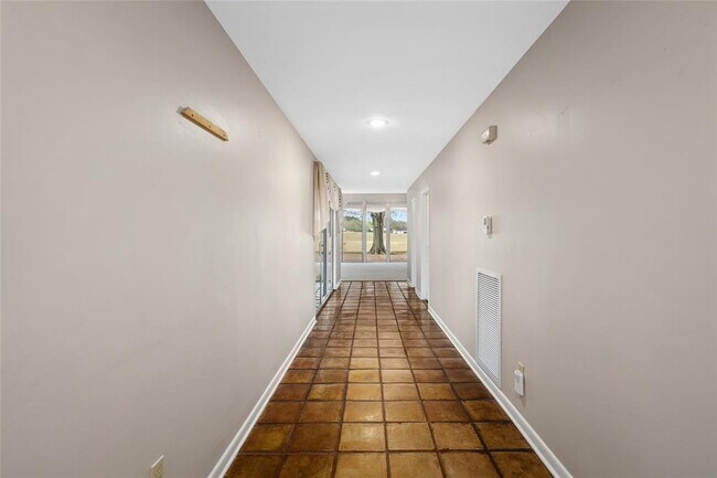Foto del edificio - 2526 Country Club Blvd