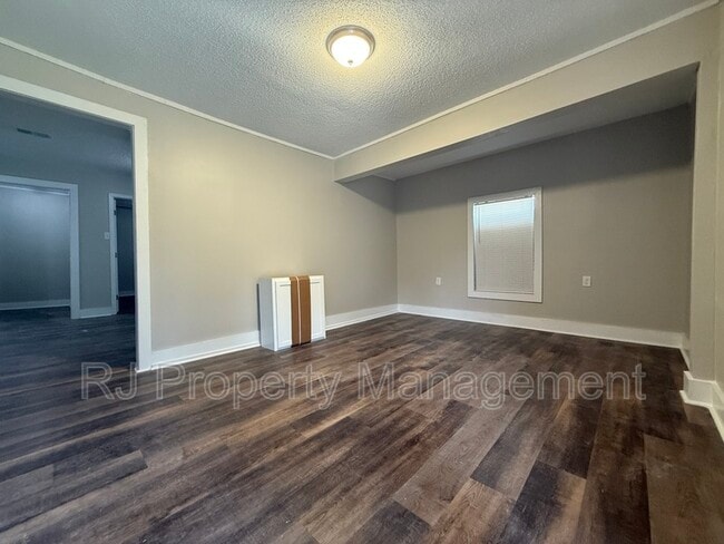 Photo - 705 Harahan Rd House