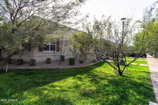 Foto del edificio - 2245 N Dayton St