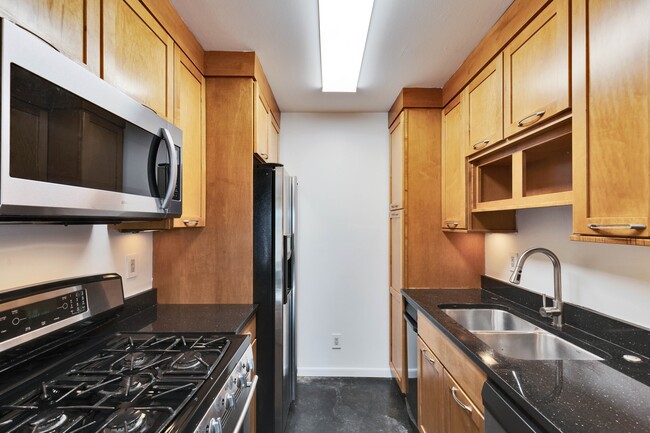 Building Photo - 3431 N Hills Dr