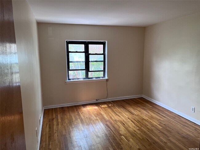 Foto del edificio - 77-11-30 30th Ave.