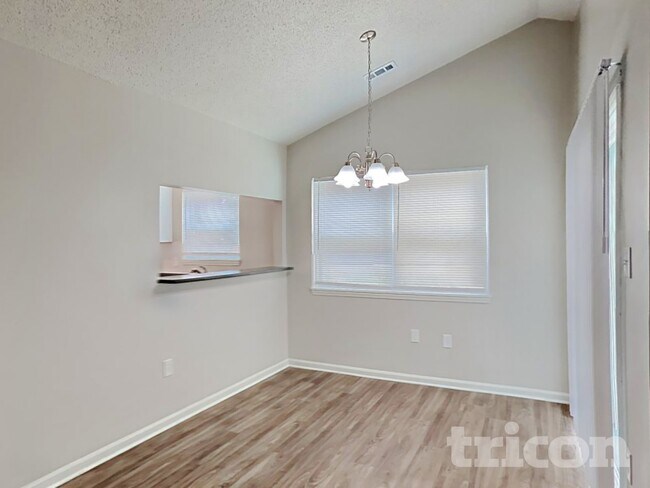 Foto del edificio - 5725 Becton Park Dr
