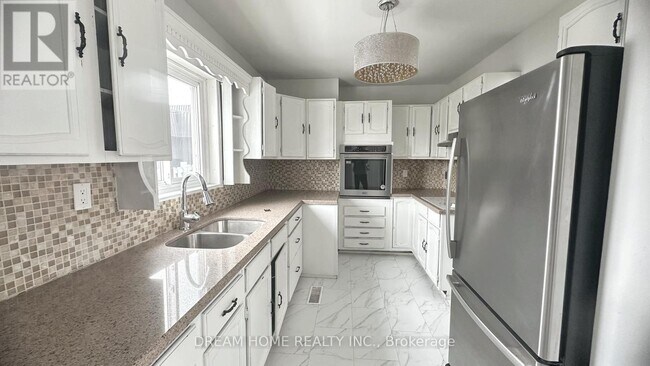 Photo du bâtiment - 83 Cornwallis Dr