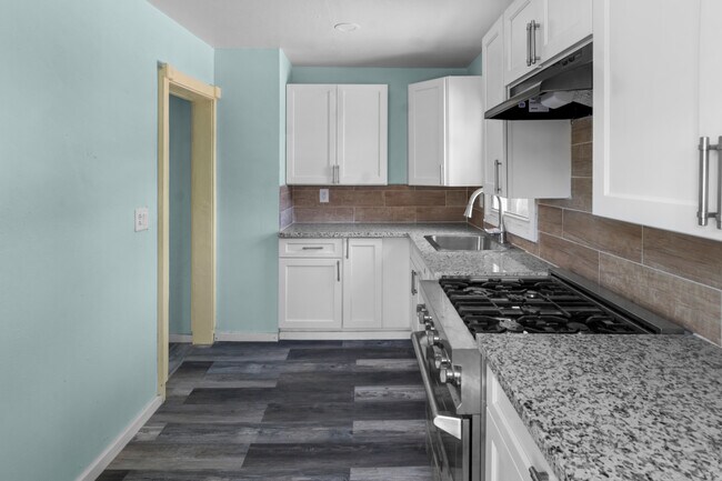 Foto del edificio - 6285 Sunnymere Ave