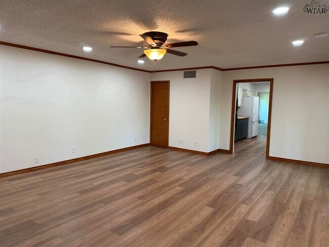 Building Photo - 2400 Martin St