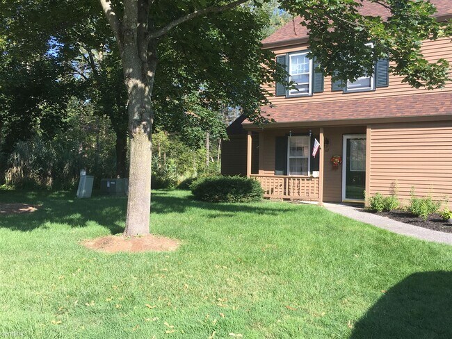 Building Photo - 3 br, 1.5 bath Condo - 60 Hayes Ave