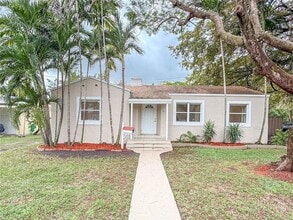 Building Photo - 410 Pinecrest Dr