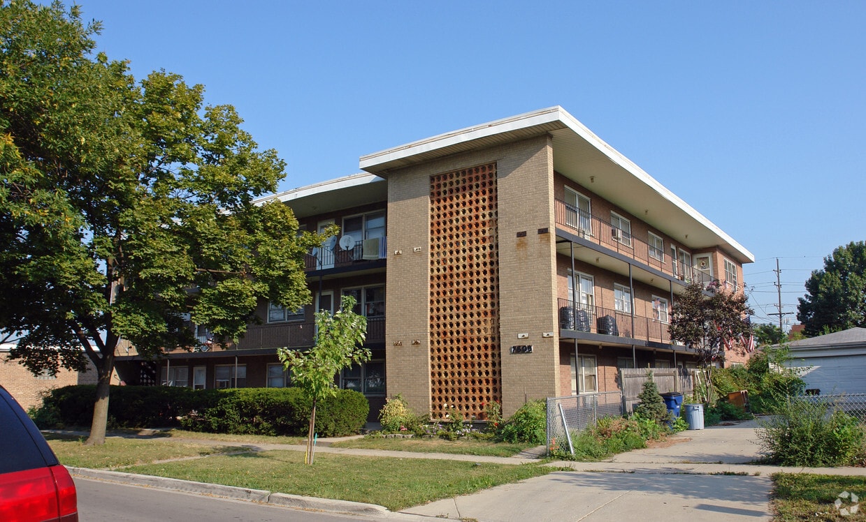 7608 W 60th St, Summit, IL 60501 Apartments in Summit, IL