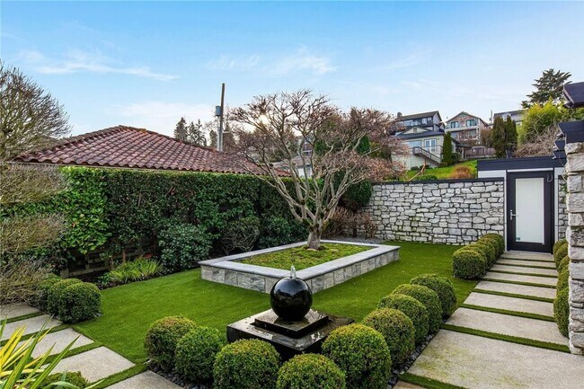 Foto del edificio - Leschi Waterfront Home