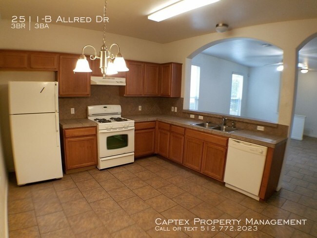 Building Photo - 2511 Allred Dr