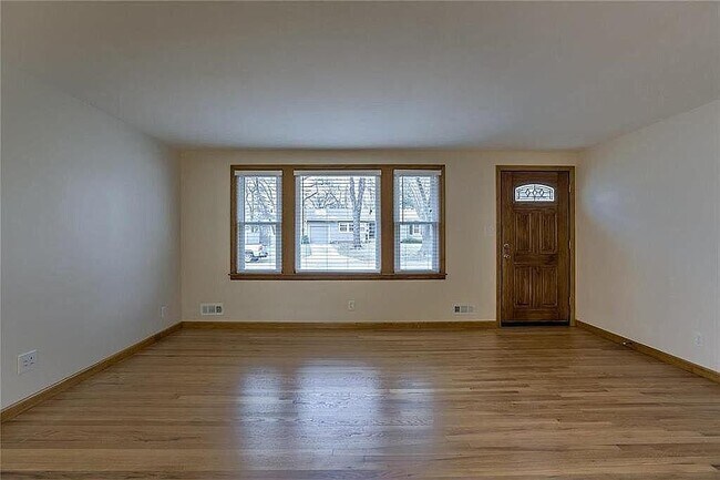 Foto del edificio - 8819 W 82nd St