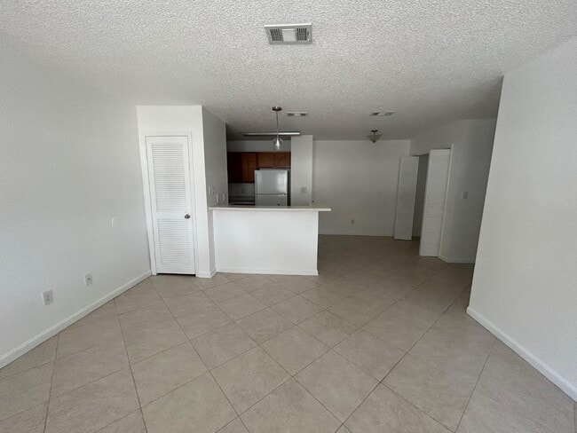Building Photo - 100 Kazmira Ct