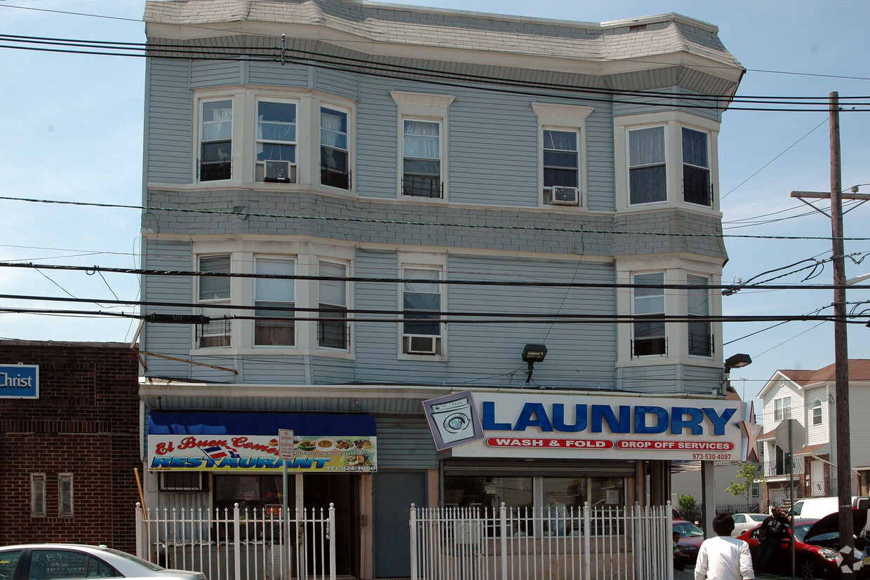 Building Photo - 176 12th Ave