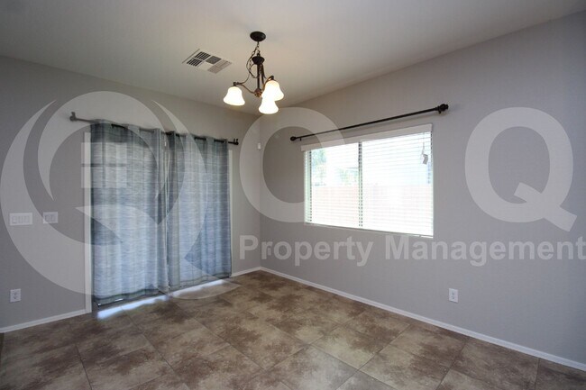 Foto del edificio - 2749 E Rakestraw Ln