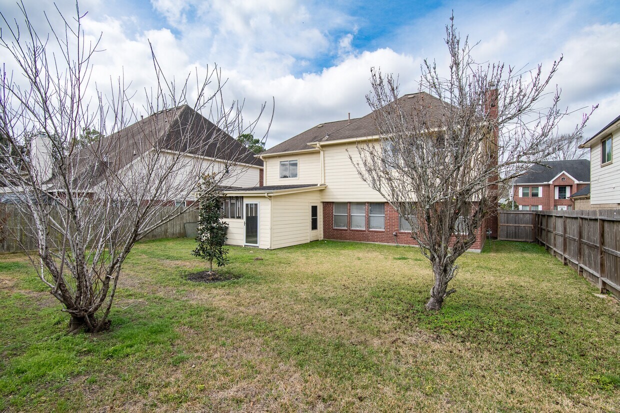 Foto del edificio - 6218 Summerville Ln