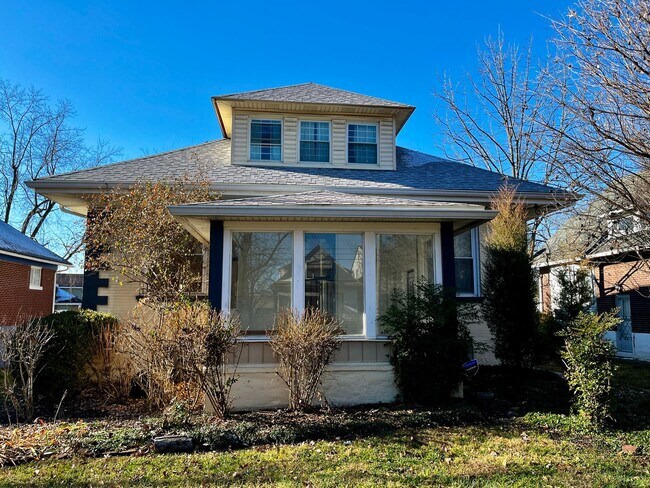 Building Photo - STUNNING BEECHMONT HOME WITH SOLAR PANELS ...