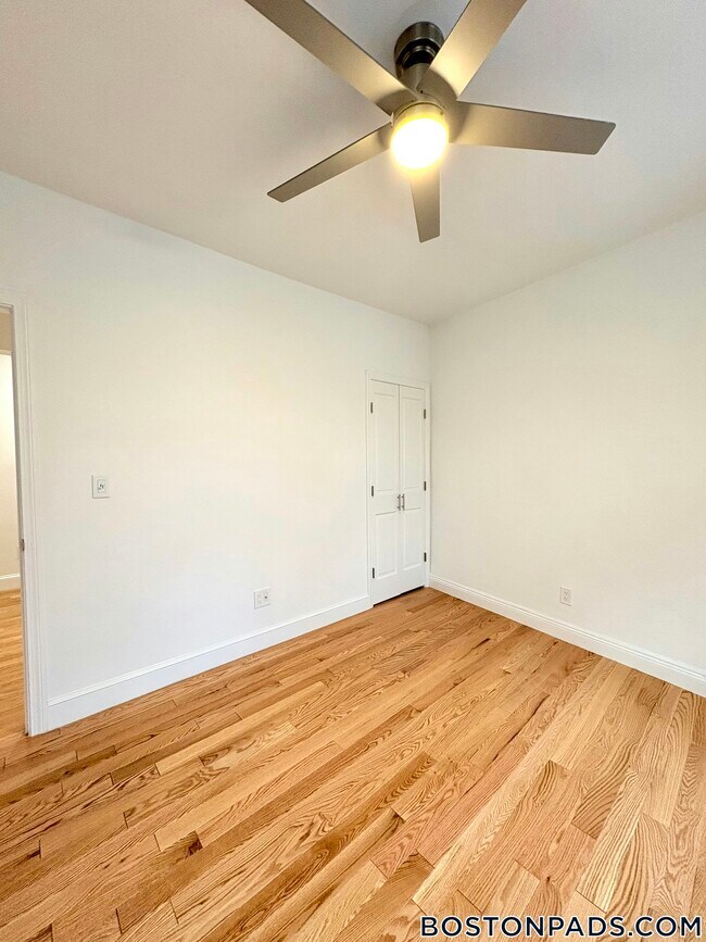 Building Photo - 137 Park Dr