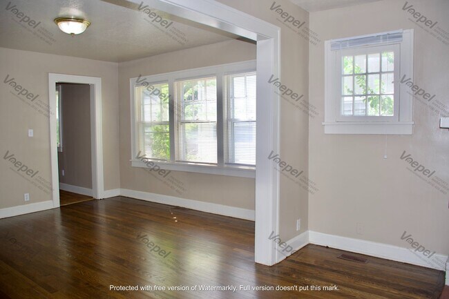 Building Photo - 5405/5407 Harrison St.