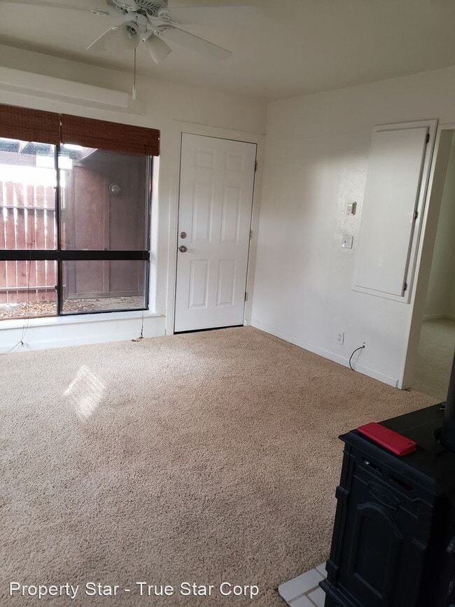 Building Photo - 1 br, 1 bath House - 308 1/2 W D St