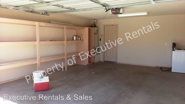 Building Photo - 675 Cedardale Loop