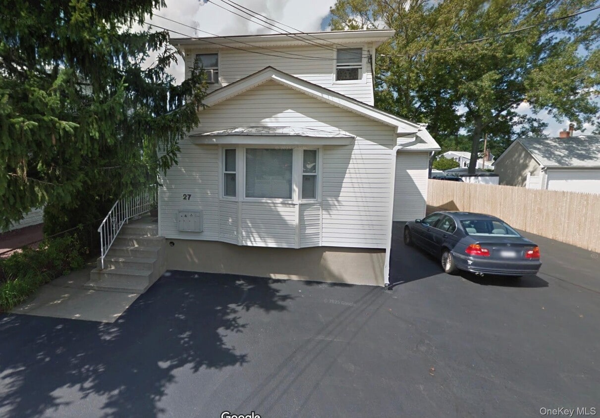 Primary Photo - 27 Willoughby Pl