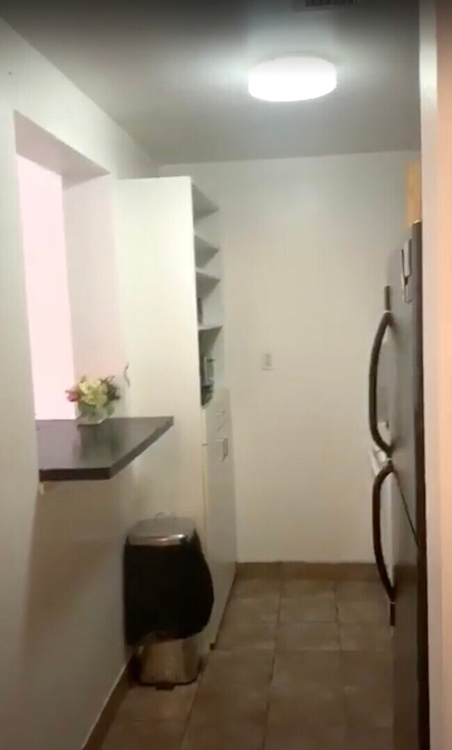 Building Photo - 240 E 112th St