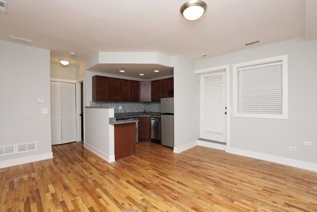 Foto del edificio - 562 W Arlington Pl