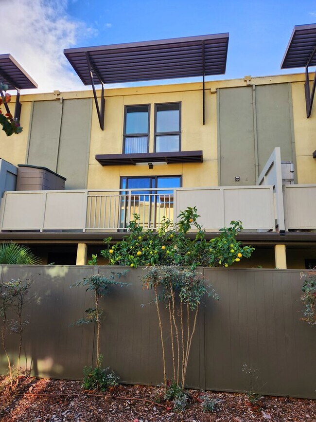 Foto del edificio - Meticulous townhome at The Admiralty