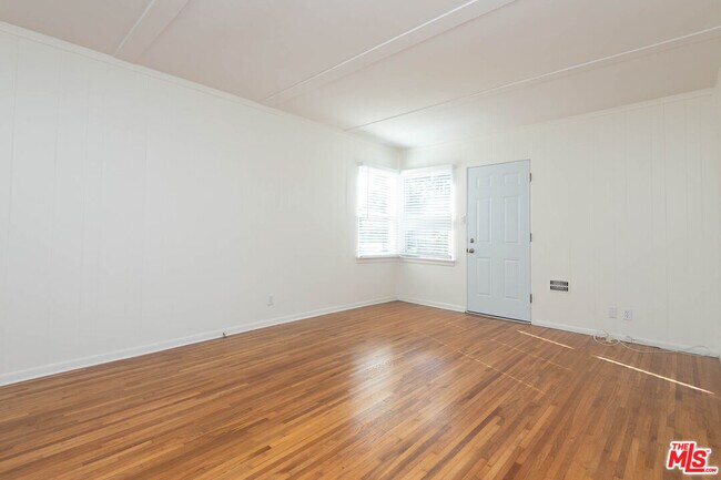 Foto del edificio - 2594 Amherst Ave